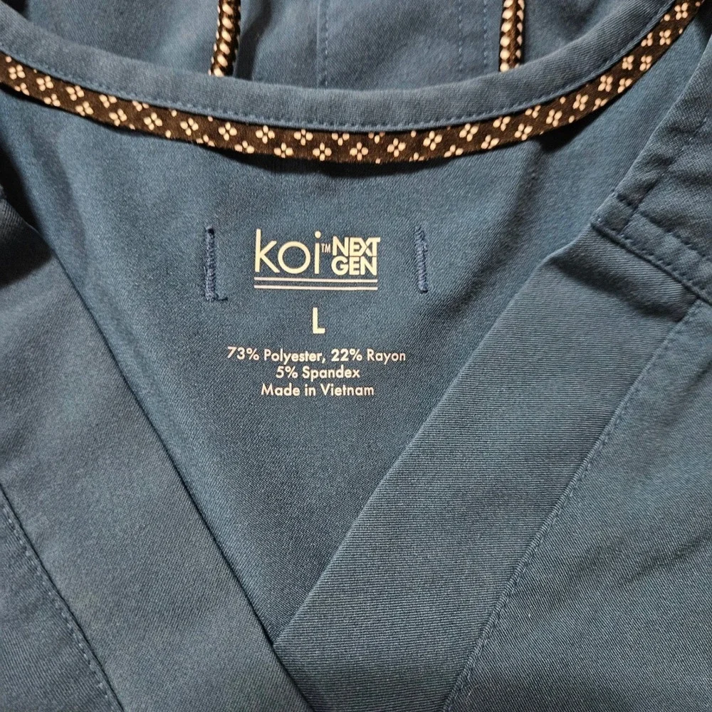 Koi Next Gen Womens Scrub Set Large Teal Blue V-Neck Top Jogger Pants Regular